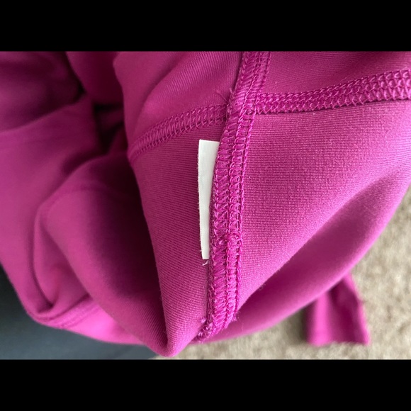 Old navy elevate compression leggings - Picture 4 of 4